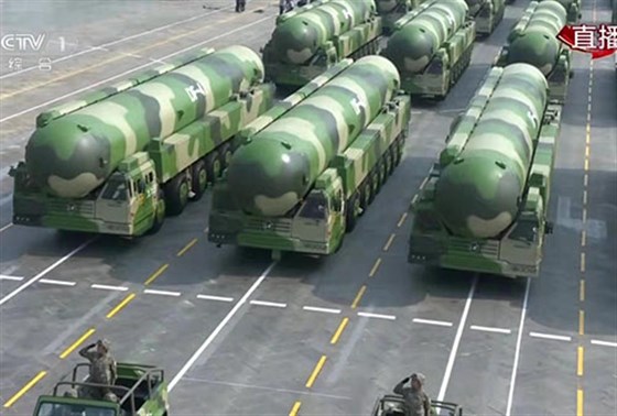 上?；垓v分享閱兵圖片